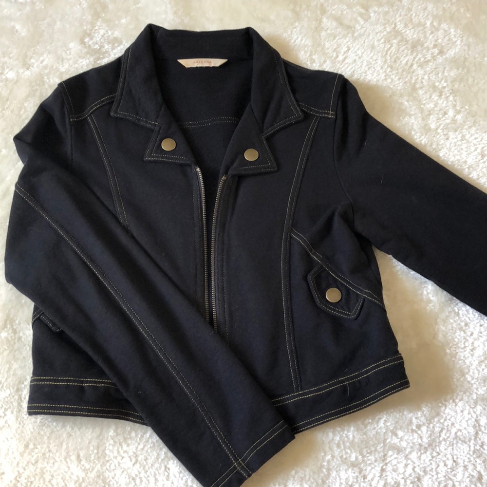 Cropped black jacket